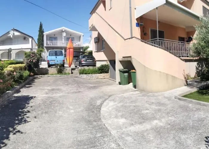 Near By Everything アパート